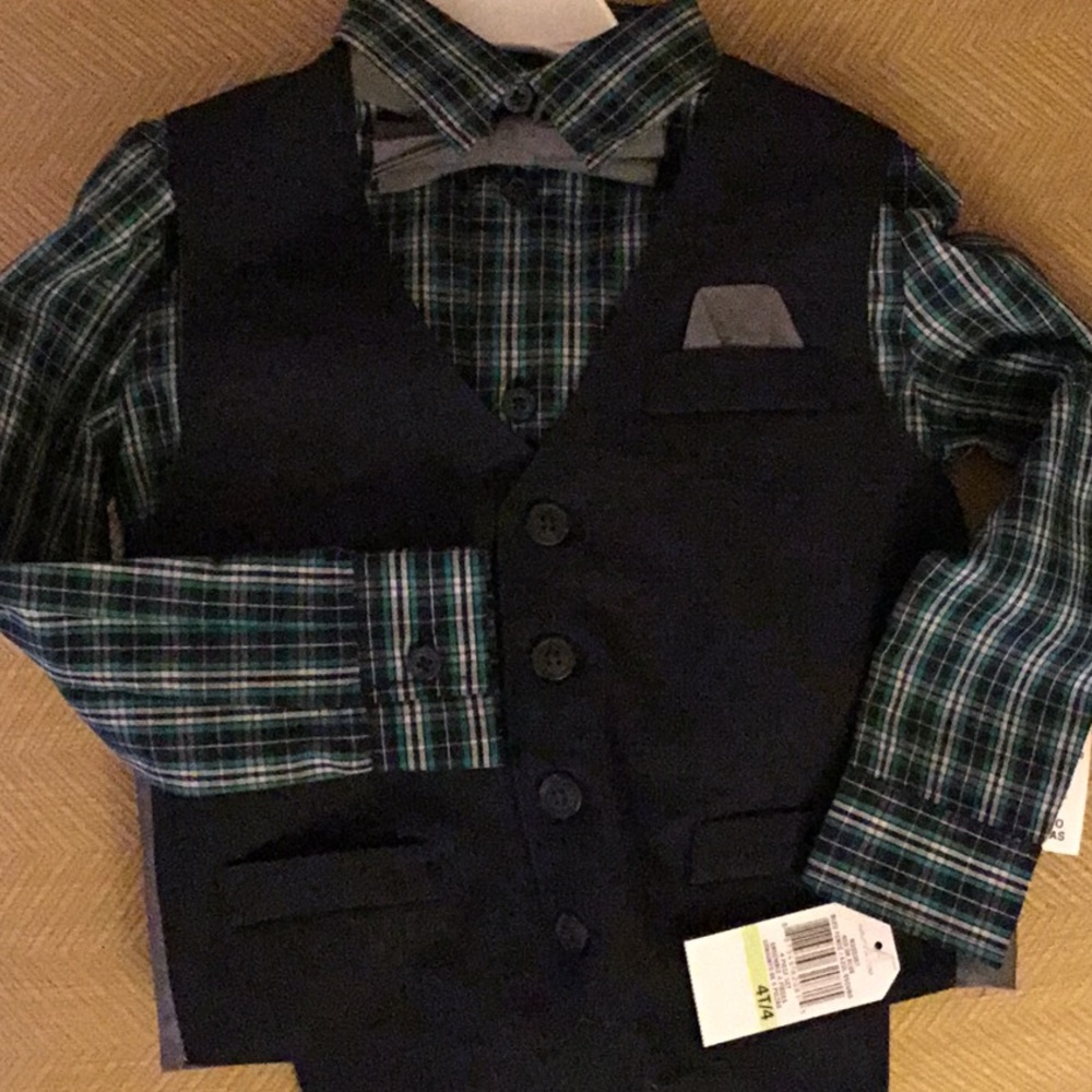 NAUTICA boys 4 pieces set ensemble, size 4T/4.